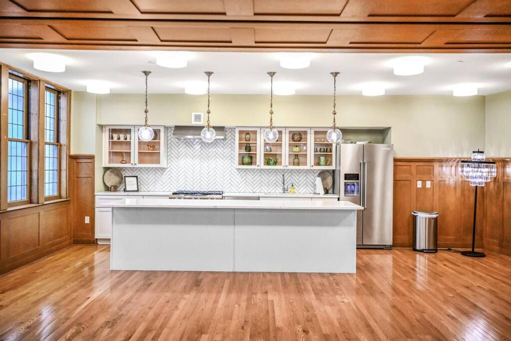 Ferienwohnung 2Br Unit In The Heart Of Dt With View Of Playhouse Square, Pool & Gym Access- 305 Cleveland Exterior foto