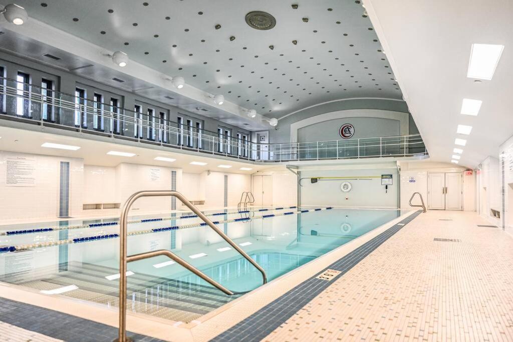 Ferienwohnung 2Br Unit In The Heart Of Dt With View Of Playhouse Square, Pool & Gym Access- 305 Cleveland Exterior foto