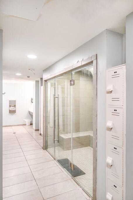 Ferienwohnung 2Br Unit In The Heart Of Dt With View Of Playhouse Square, Pool & Gym Access- 305 Cleveland Exterior foto