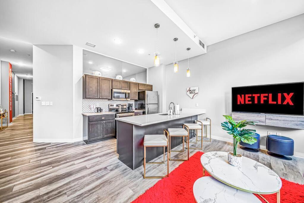 Ferienwohnung 2Br Unit In The Heart Of Dt With View Of Playhouse Square, Pool & Gym Access- 305 Cleveland Exterior foto