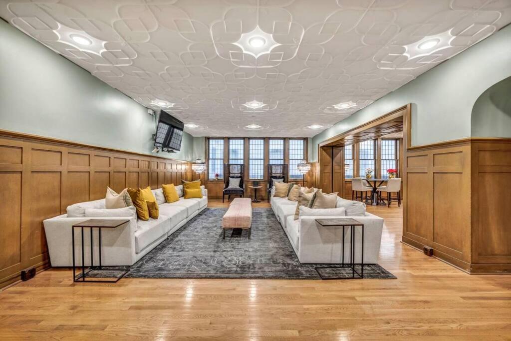 Ferienwohnung 2Br Unit In The Heart Of Dt With View Of Playhouse Square, Pool & Gym Access- 305 Cleveland Exterior foto